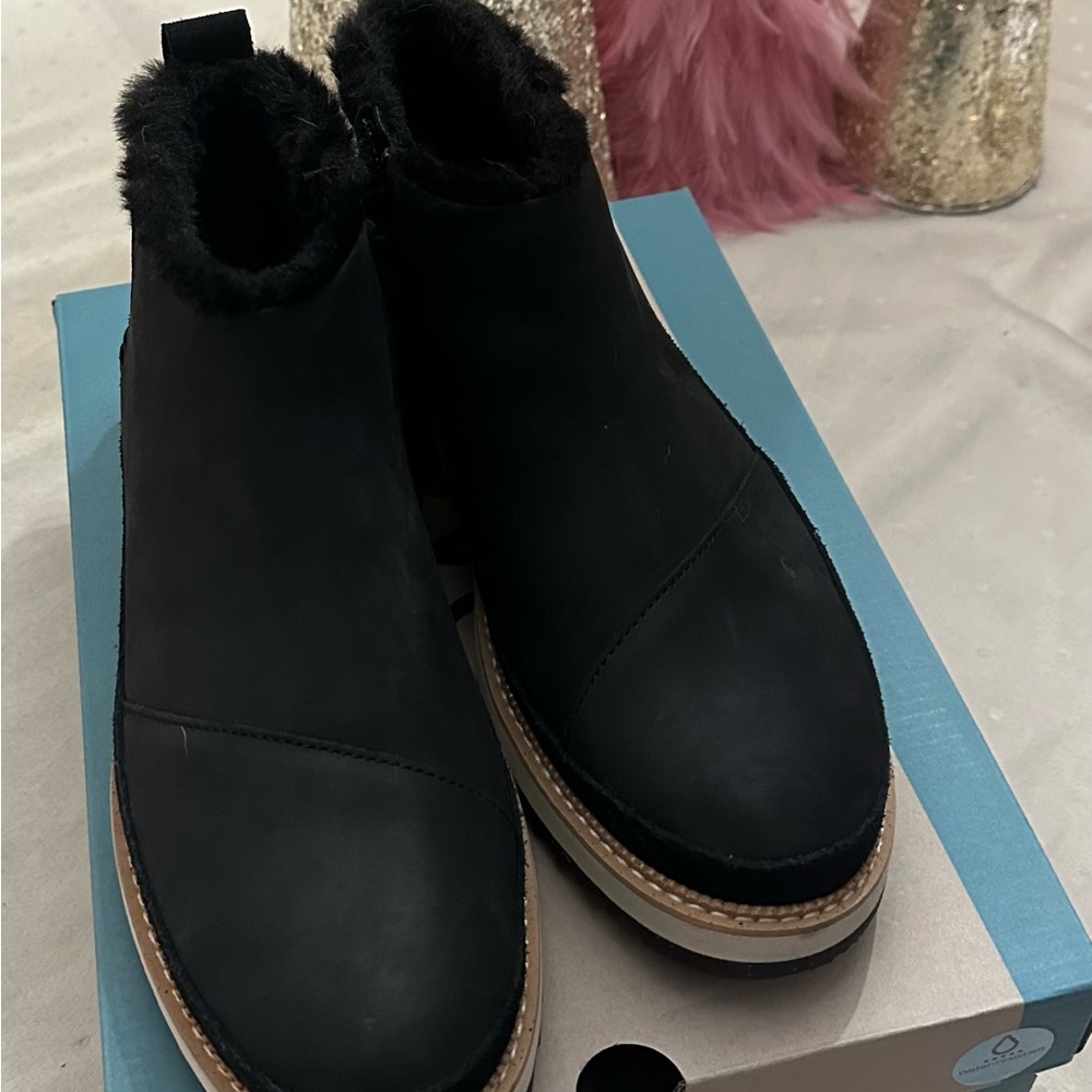 TOMS Marlo comfortable fleece lined boots